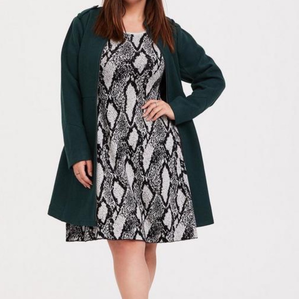 NWT Torrid Black Snakeskin Print Sweater-knit
Trapeze Dress Size 2X